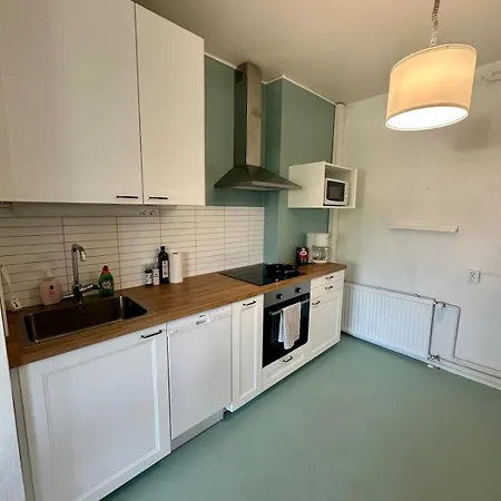 Stylish 2 Bed With Park View Apartman