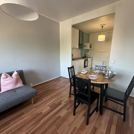 Stylish 2 Bed With Park View