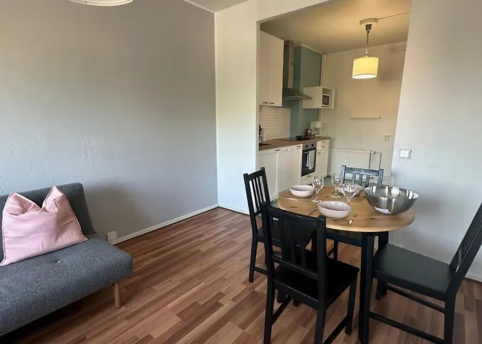 Stylish 2 Bed With Park View