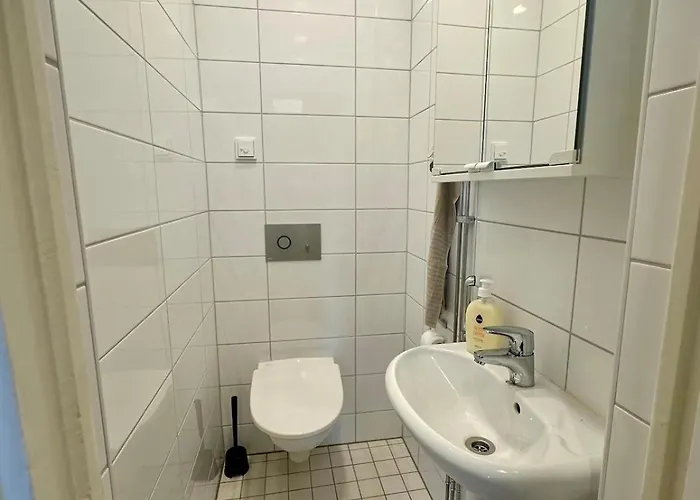 Stylish 2 Bed With Park View